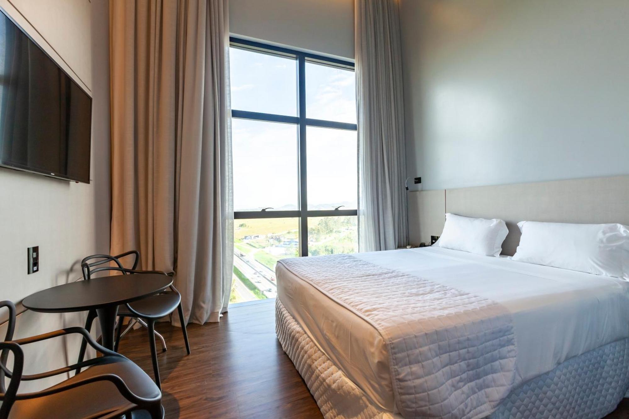 Tri Hotel Premium อิตาเปมา ภายนอก รูปภาพ