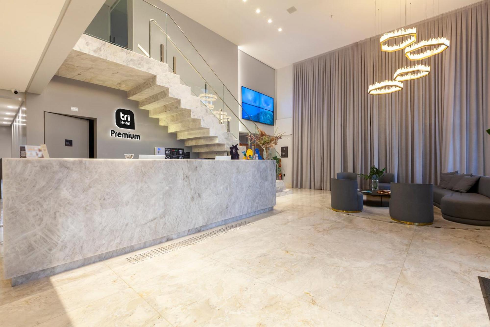 Tri Hotel Premium อิตาเปมา ภายนอก รูปภาพ